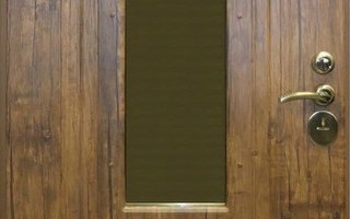 входная дверь в коттедж, модель ДКТЖ-28, с ковкой и стеклом, один замок, вид изнутри
